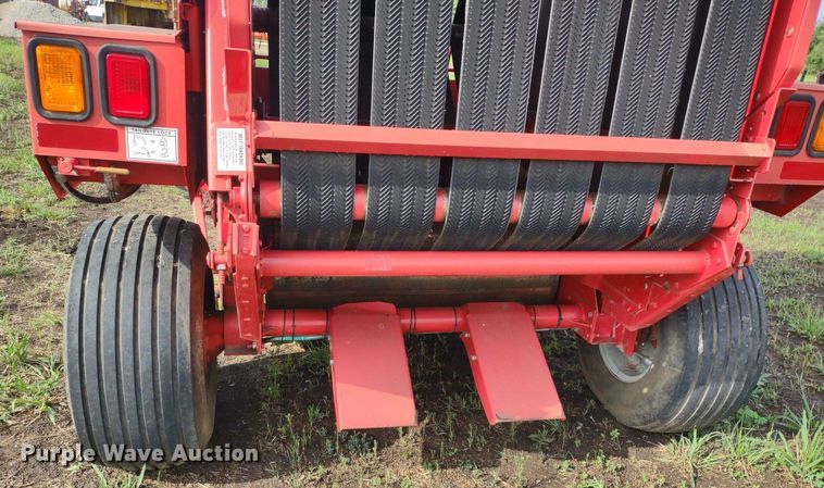 image for item DQ1716 Gehl RB1475  round baler