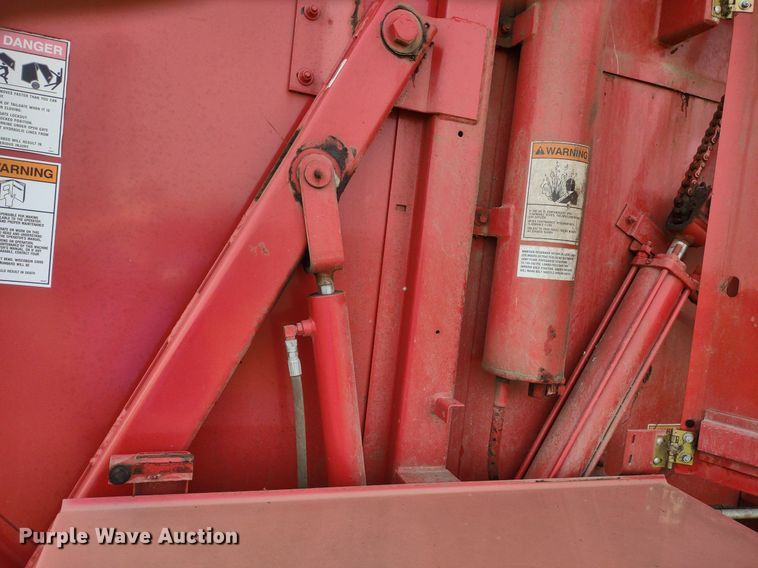 image for item DQ1716 Gehl RB1475  round baler