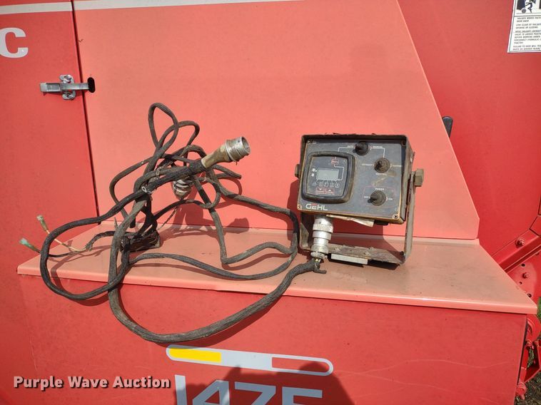 image for item DQ1716 Gehl RB1475  round baler