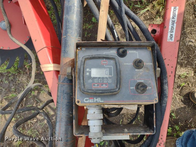 image for item DQ1716 Gehl RB1475  round baler