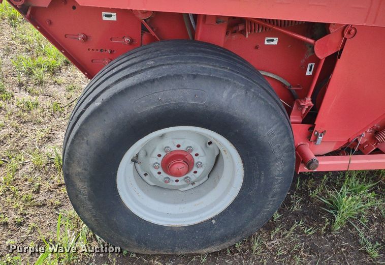 image for item DQ1716 Gehl RB1475  round baler