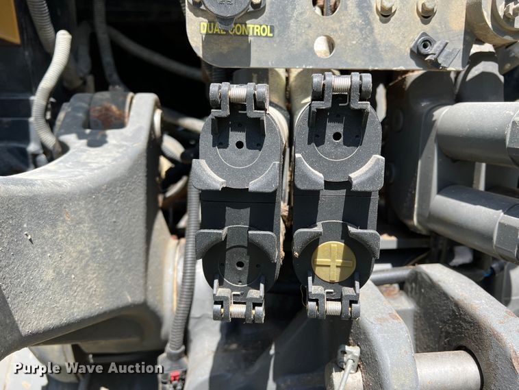 image for item DR5575 2014 Challenger MT585D  MFWD tractor