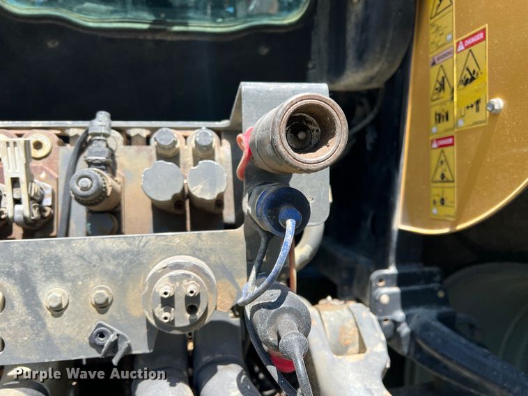 image for item DR5575 2014 Challenger MT585D  MFWD tractor