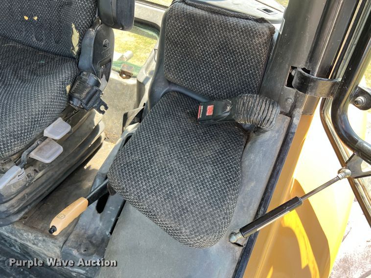 image for item DR5575 2014 Challenger MT585D  MFWD tractor