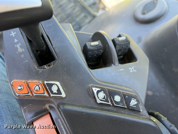 image for item DR5575 2014 Challenger MT585D  MFWD tractor