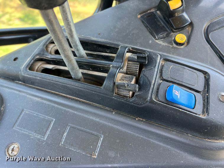 image for item DR5575 2014 Challenger MT585D  MFWD tractor