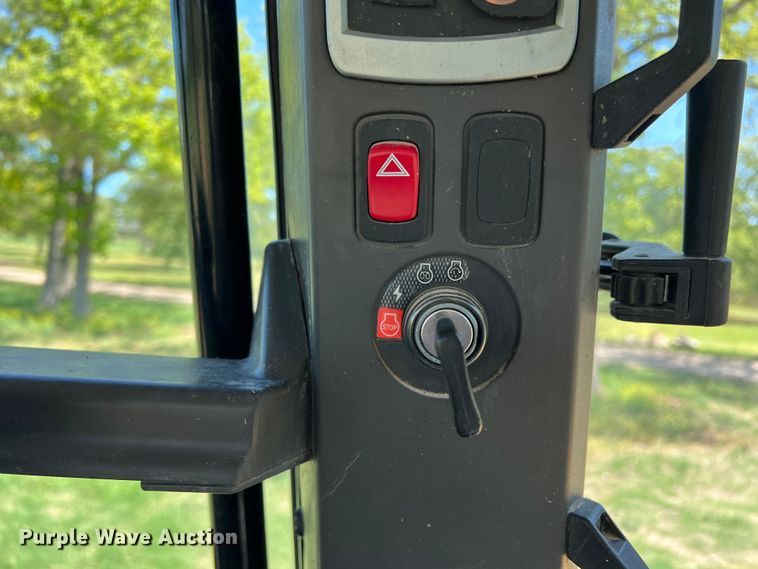 image for item DR5575 2014 Challenger MT585D  MFWD tractor