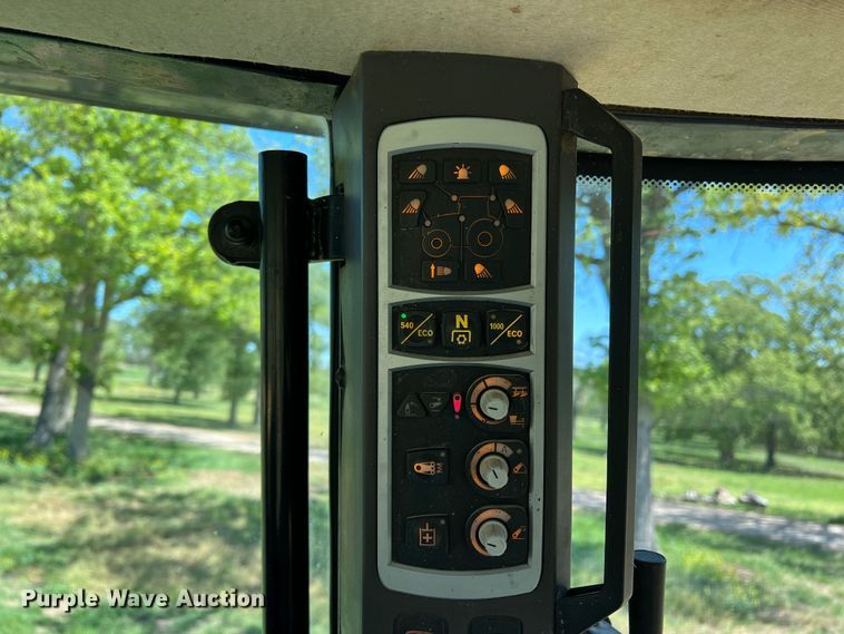 image for item DR5575 2014 Challenger MT585D  MFWD tractor