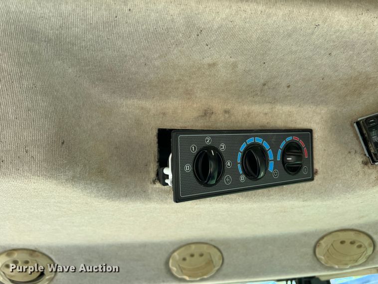 image for item DR5575 2014 Challenger MT585D  MFWD tractor