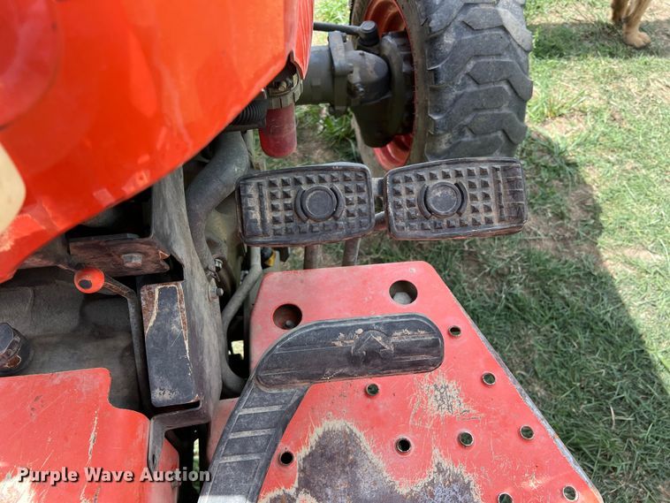image for item DR5581 Kubota L3901  MFWD tractor