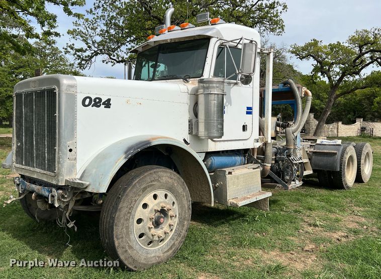 image for item DR5584 1999 Peterbilt 379  semi truck