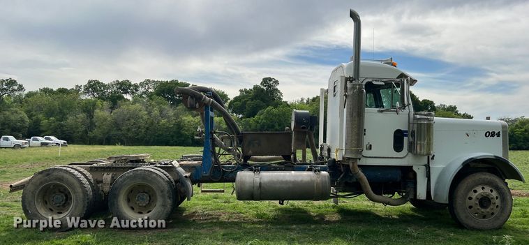 image for item DR5584 1999 Peterbilt 379  semi truck