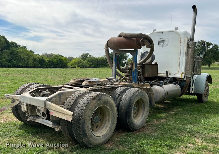image for item DR5584 1999 Peterbilt 379  semi truck