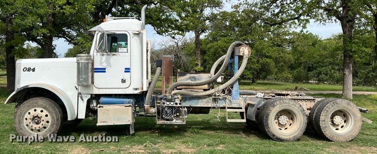 image for item DR5584 1999 Peterbilt 379  semi truck