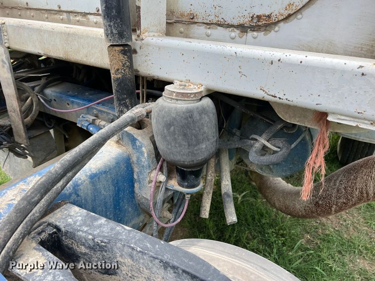 image for item DR5584 1999 Peterbilt 379  semi truck