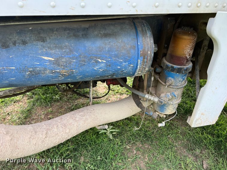 image for item DR5584 1999 Peterbilt 379  semi truck