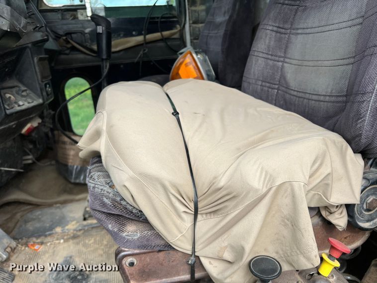 image for item DR5584 1999 Peterbilt 379  semi truck