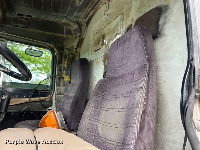 image for item DR5584 1999 Peterbilt 379  semi truck