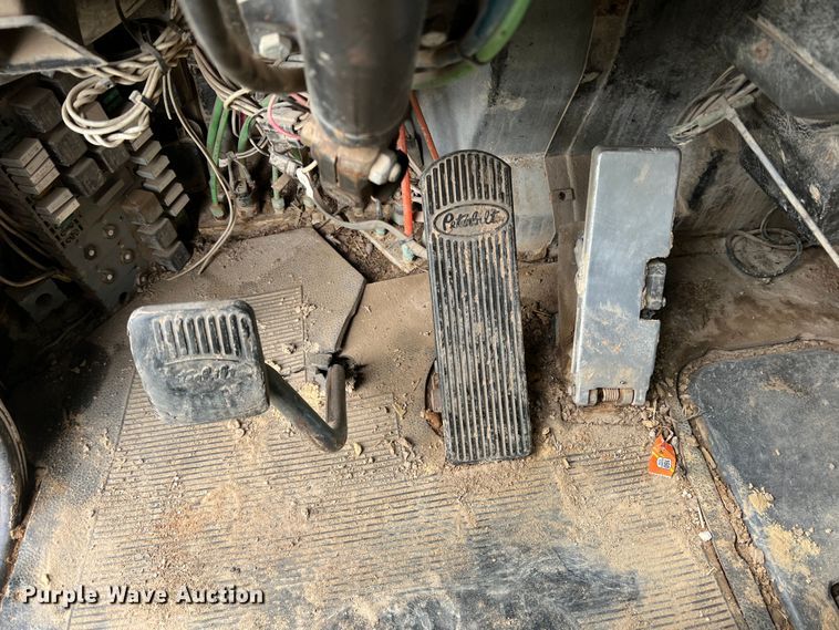 image for item DR5584 1999 Peterbilt 379  semi truck