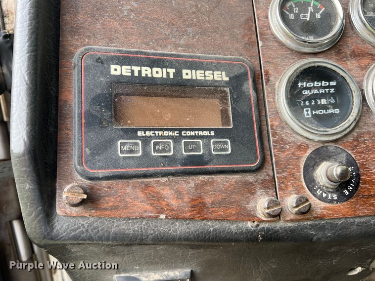 image for item DR5584 1999 Peterbilt 379  semi truck