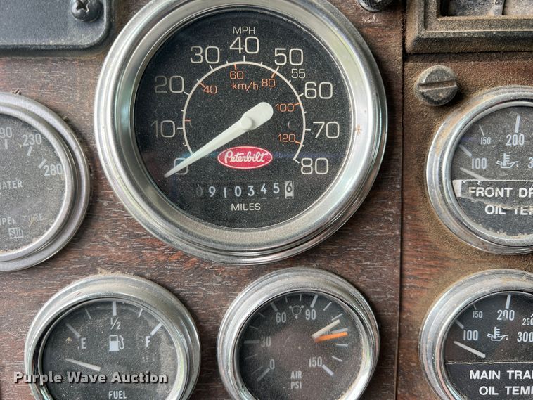 image for item DR5584 1999 Peterbilt 379  semi truck