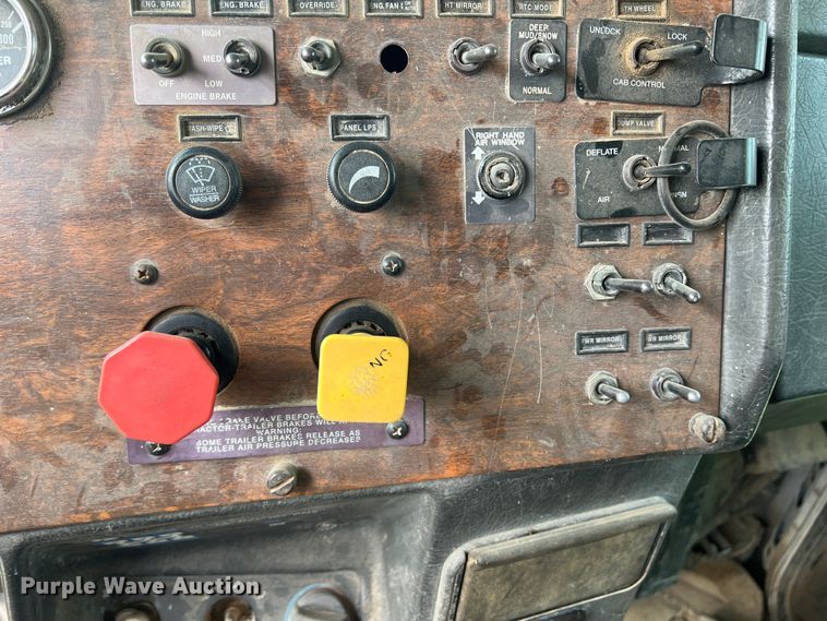 image for item DR5584 1999 Peterbilt 379  semi truck