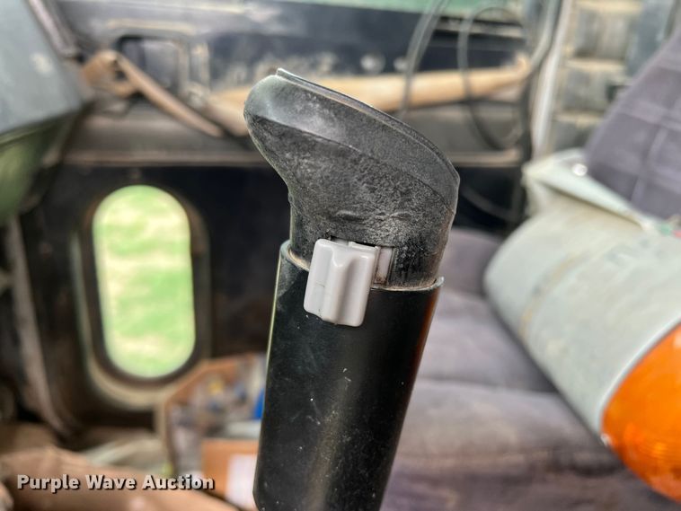 image for item DR5584 1999 Peterbilt 379  semi truck