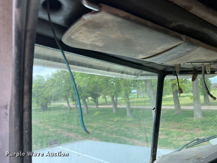 image for item DR5584 1999 Peterbilt 379  semi truck