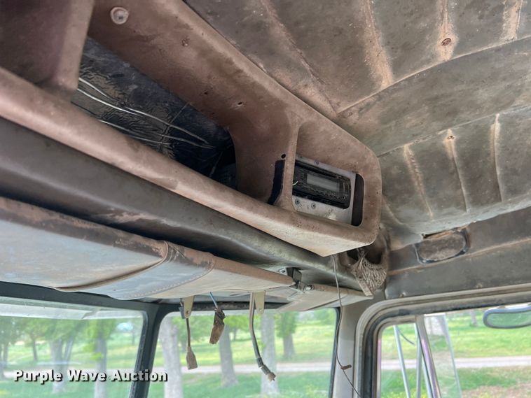 image for item DR5584 1999 Peterbilt 379  semi truck