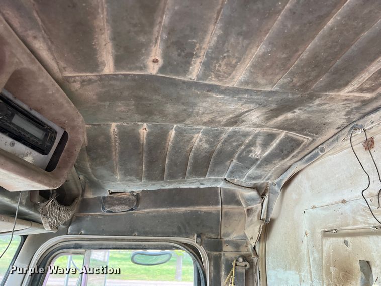 image for item DR5584 1999 Peterbilt 379  semi truck