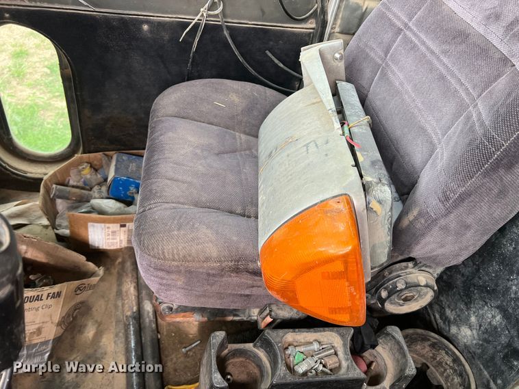 image for item DR5584 1999 Peterbilt 379  semi truck