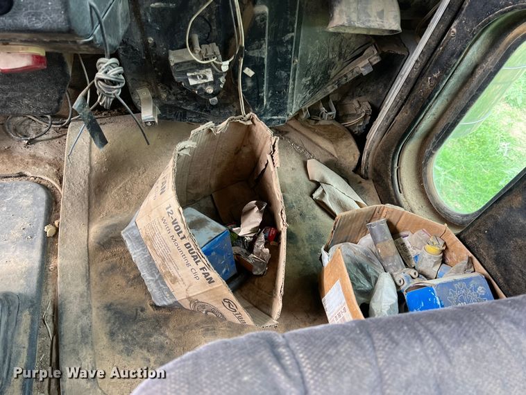 image for item DR5584 1999 Peterbilt 379  semi truck