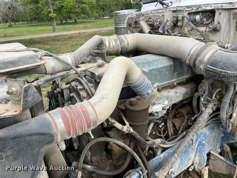 image for item DR5584 1999 Peterbilt 379  semi truck