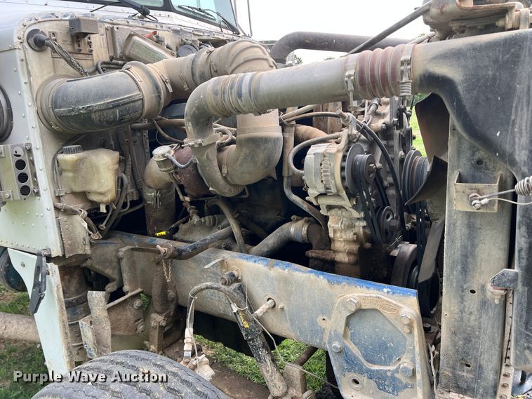 image for item DR5584 1999 Peterbilt 379  semi truck