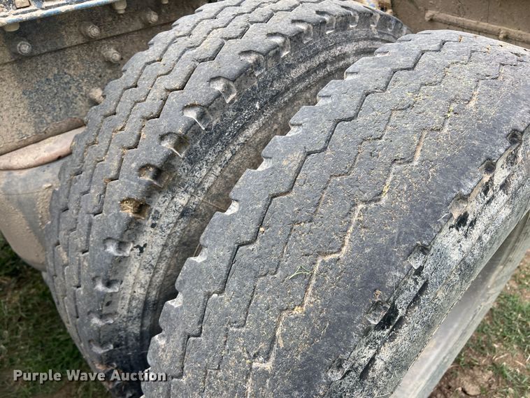 image for item DR5584 1999 Peterbilt 379  semi truck