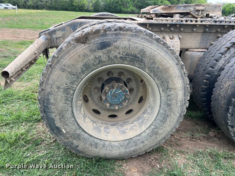 image for item DR5584 1999 Peterbilt 379  semi truck