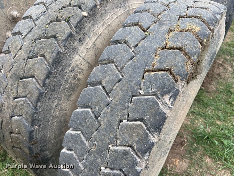 image for item DR5584 1999 Peterbilt 379  semi truck