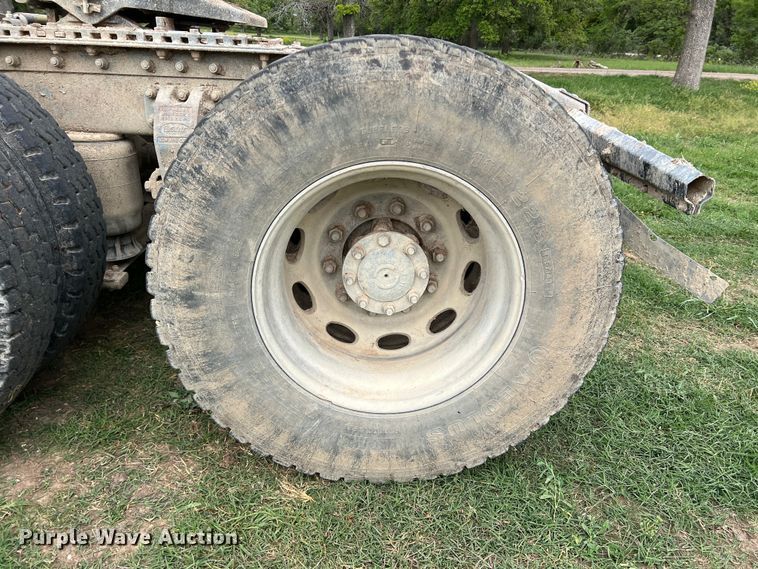 image for item DR5584 1999 Peterbilt 379  semi truck