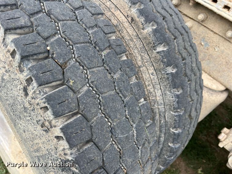 image for item DR5584 1999 Peterbilt 379  semi truck