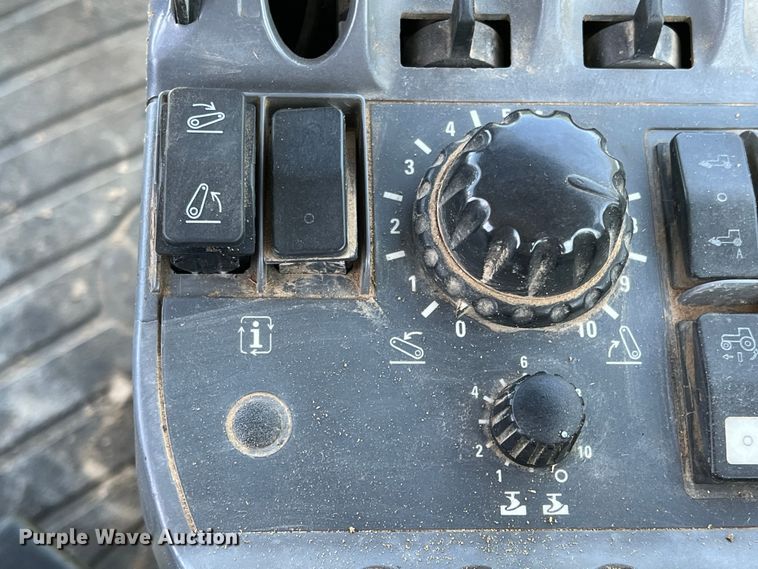 image for item DR5588 New Holland TG305  MFWD tractor