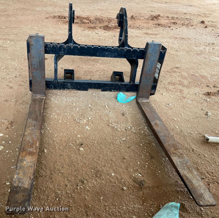 image for item DR5640 Caterpillar  wheel loader forks