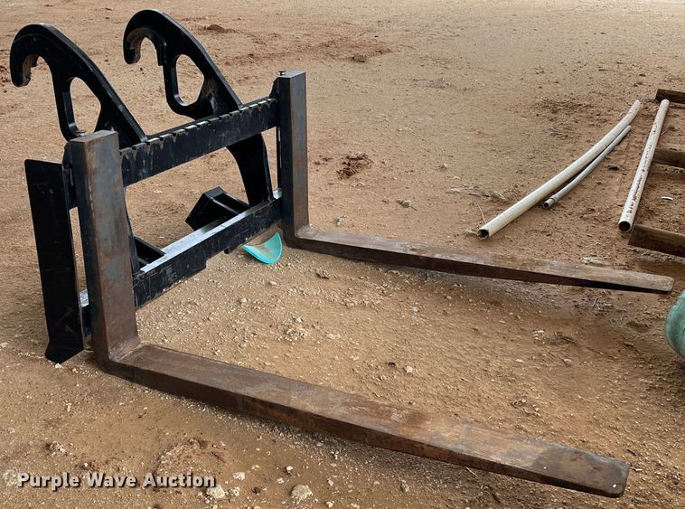 image for item DR5640 Caterpillar  wheel loader forks