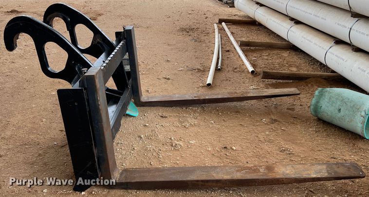 image for item DR5640 Caterpillar  wheel loader forks