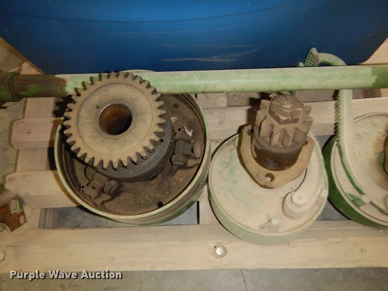 image for item IB9796 John Deere  rear axle