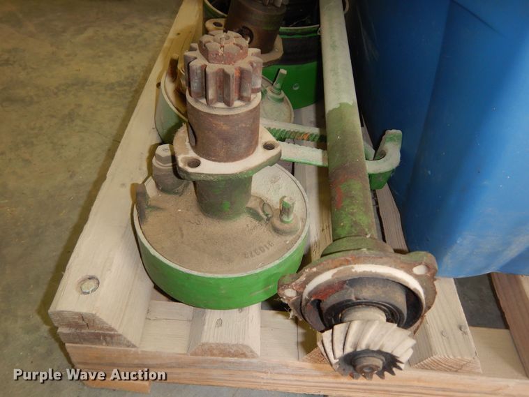 image for item IB9796 John Deere  rear axle