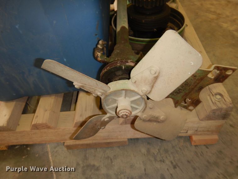 image for item IB9796 John Deere  rear axle