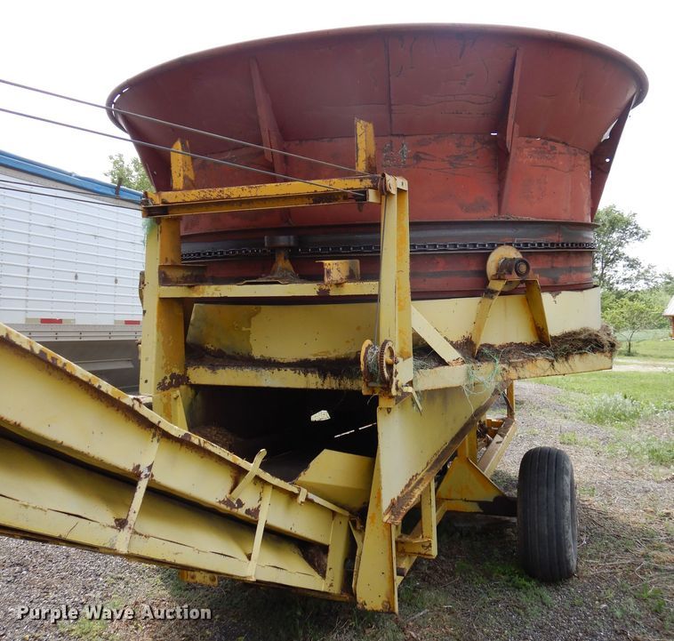 image for item IB9987 HayBuster  tub grinder