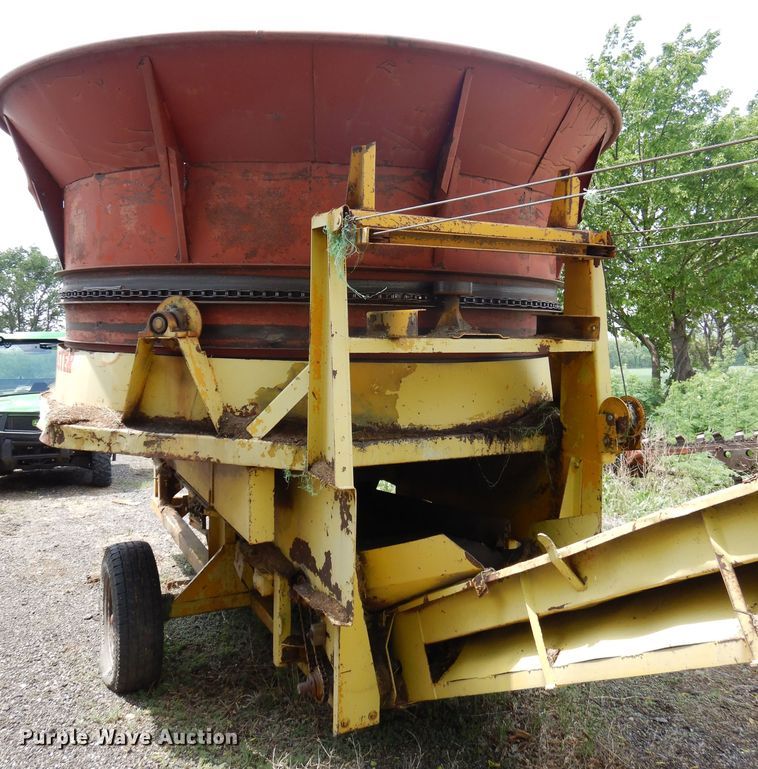 image for item IB9987 HayBuster  tub grinder