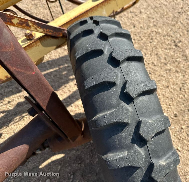image for item JD9119 New Holland 56  hay rake