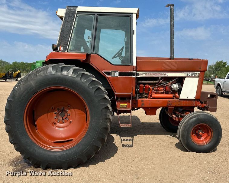 image for item JD9125 1979 International Harvester 1086  tractor
